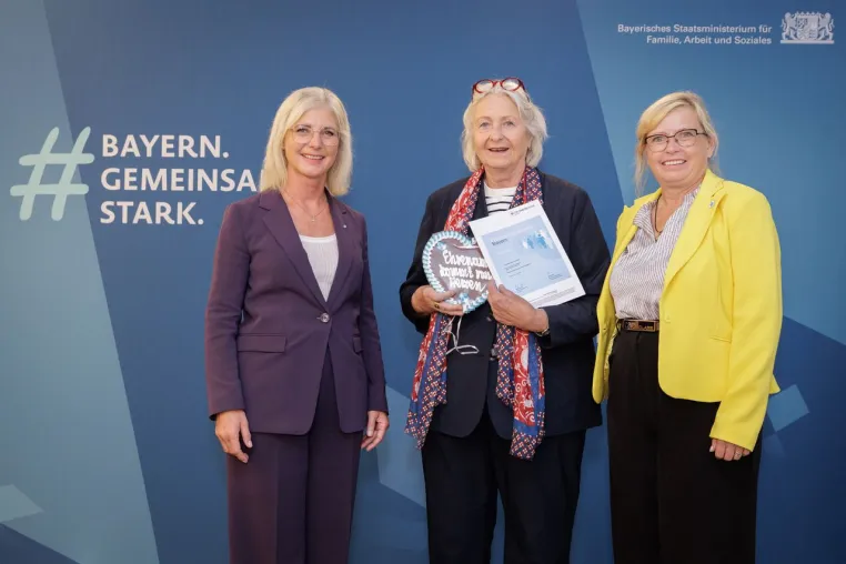 Renate Hausdorf für ihr Engagement beim Paul-Klinger-Sozialwerk geehrt Bild: Renate Hausdorf für ihr Engagement beim Paul-Klinger-Sozialwerk geehrt