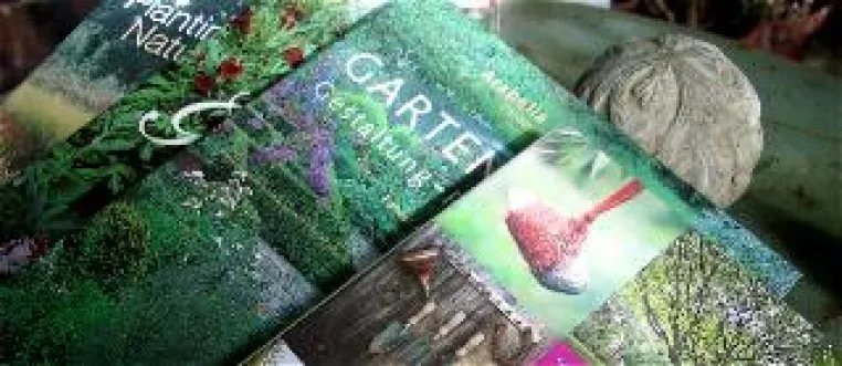 Gartenantiquitäten & Gartenbücher Bild: Gartenantiquitäten & Gartenbücher