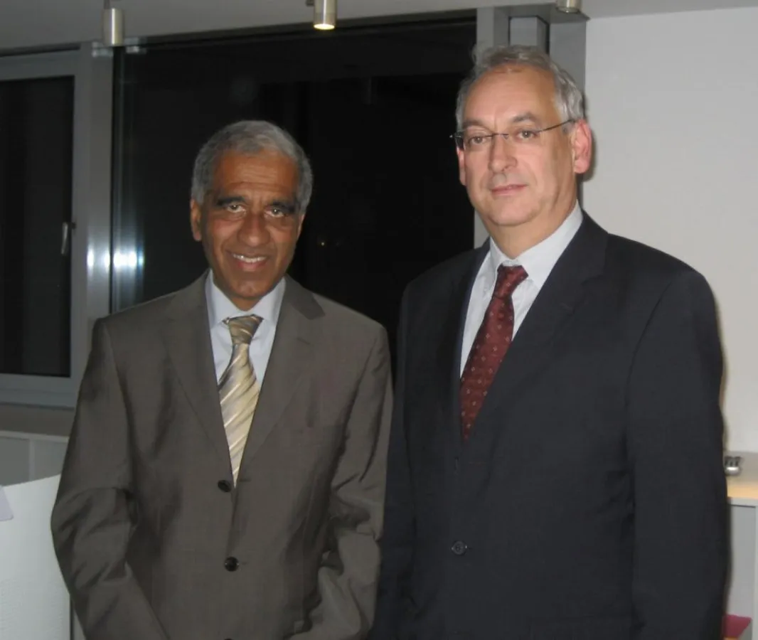 DNV Country Manager Jörg Langkabel begrüßte Prof. Dr. Mojib Latif in den Räumlichkeiten der DNV Acadamy.