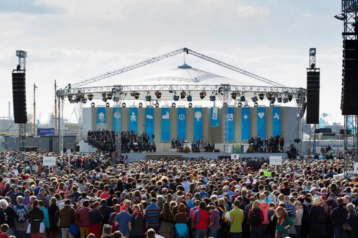 Eröffnungsgottesdienst am Strandkai (Foto: Megaforce, frei zur Veröffentlichung bei Namensnennung)