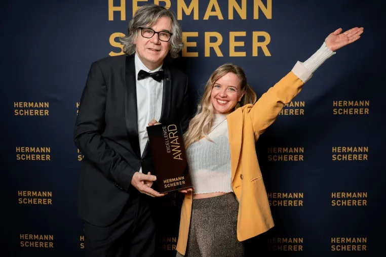 Isabell Maurer triumphiert mit Tabuthema Tod beim 16. internationalen Speaker Slam Bild: Isabell Maurer triumphiert mit Tabuthema Tod beim 16. internationalen Speaker Slam