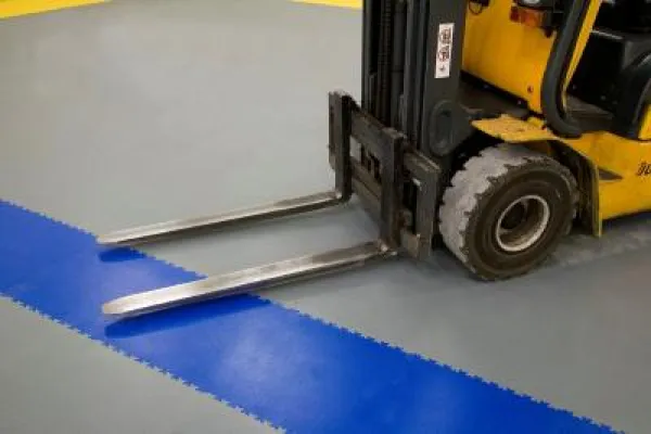 Bild: Neuer flexibler PVC-Boden für vielseitigen Einsatz