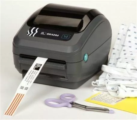 Bild: Antimikrobielle Patientenarmbänder mit handelsüblichen Thermodirekt-Druckern bedrucken