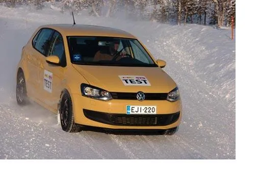 Bild: Ganzjahresreifen auf Wintertauglichkeit getestet