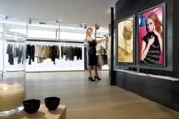 Bild: Panasonic präsentiert erste professionelle Plasma Displays mit NeoPDP-Technologie