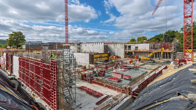 Bild: Sicheres und effizientes Arbeiten bei Gymnasium-Baustelle
