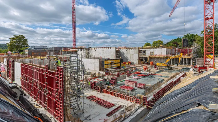 Bild: Sicheres und effizientes Arbeiten bei Gymnasium-Baustelle