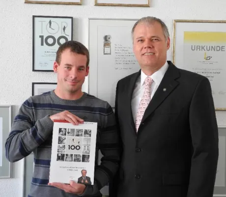 Bild: Zurück vom KFOR Einsatz in die Ausbildung bei Dr. Walser Dental