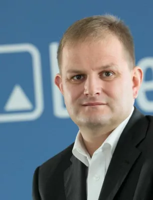 BASE setzt auf die Suchmaschinenmarketing Experten von Blue Summit Media Bild: BASE setzt auf die Suchmaschinenmarketing Experten von Blue Summit Media