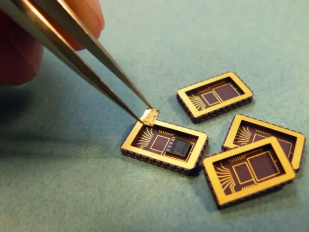 Sensor spürt unerwünschte Vibrationen auf Bild: Sensor spürt unerwünschte Vibrationen auf