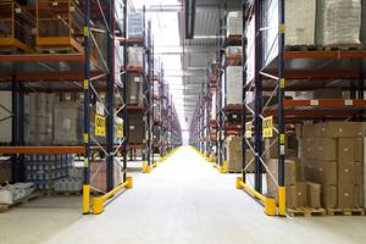 Herzstück des neuen Logistikzentrums bildet das Großlager mit einer Fläche von 10.000 qm.