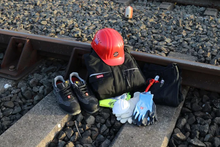 Bild: Die Arbeitskleidung bei E-Check bewusst auswählen