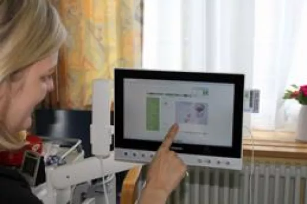Bild: Vom Patientenbett ins Internet: Stadtkrankenhaus Schwabach stattet alle Zimmer mit Multimedia-Anlage aus