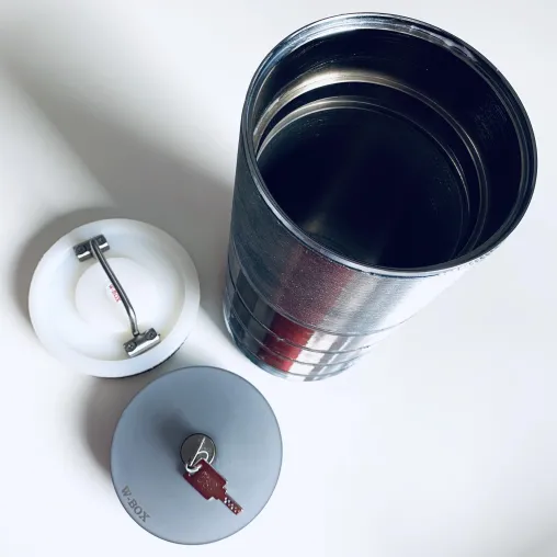 Bild: Speziell als Bodentresor konzipiert / Neuer Rohrtresor safemo® tube XL 132/250 mit hermetischer Abdichtung