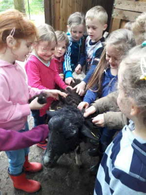 Lernort Bauernhof – Mit allen Sinnen erleben und begreifen Bild: Lernort Bauernhof – Mit allen Sinnen erleben und begreifen