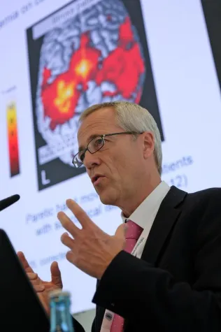 Bild: Neurorehabilitation nach Schlaganfall: Innovative Therapieansätze nutzen Plastizität des Gehirns