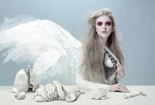 Fotolias TEN Collection Künstler hinterfragen den Körperkult Bild: Fotolias TEN Collection Künstler hinterfragen den Körperkult