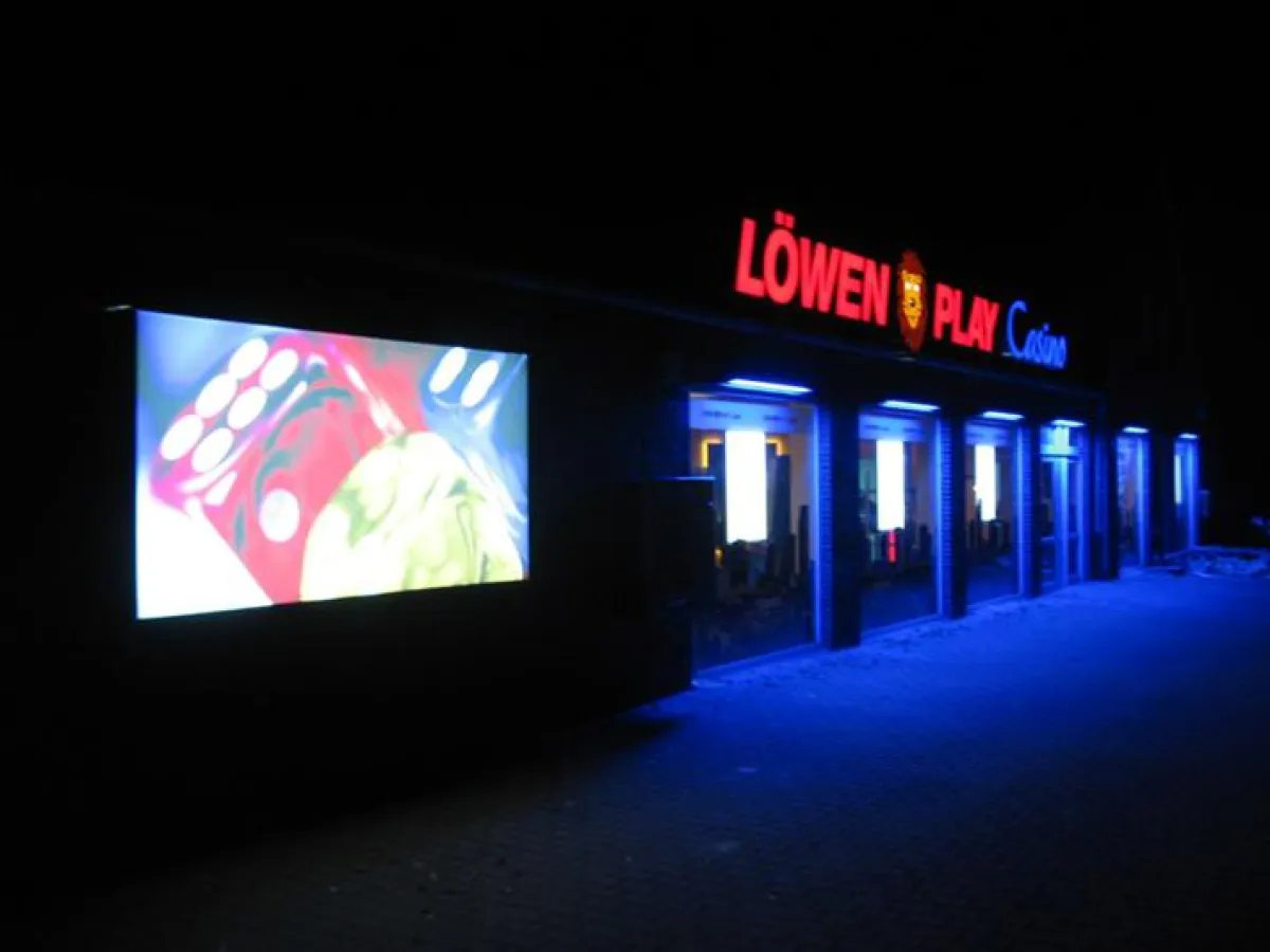 Montage von Werbeanlagen