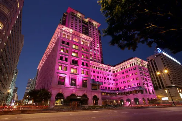 Bild: Pink hilft! The Peninsula Hong Kong engagiert sich gegen Brustkrebs