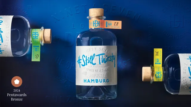 Bild: HAJOK Design erhält Pentawards Bronze für den #stillthirsty Gin