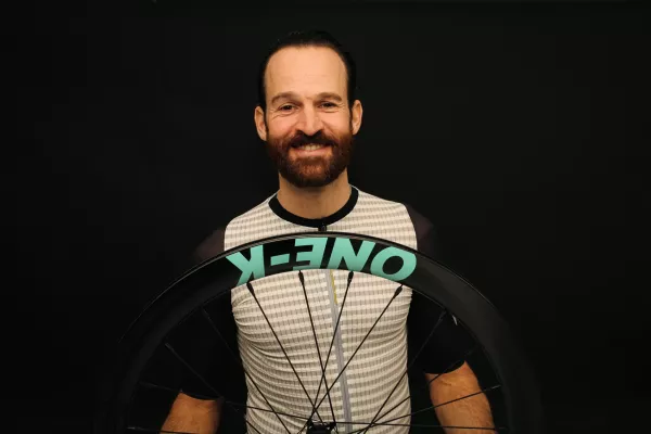 Bild: Simon Geschke wird Markenbotschafter von ONE-K Wheels: Gemeinsam für Innovation im Laufradbau