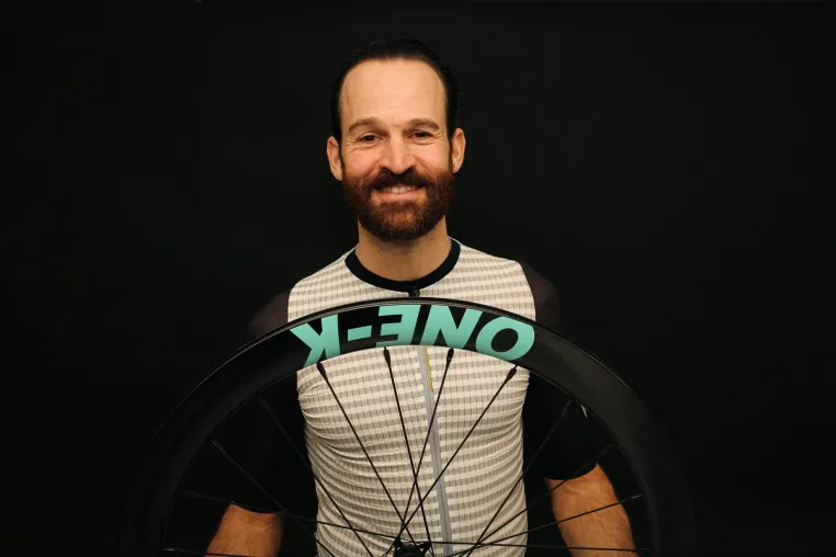 Bild: Simon Geschke wird Markenbotschafter von ONE-K Wheels: Gemeinsam für Innovation im Laufradbau