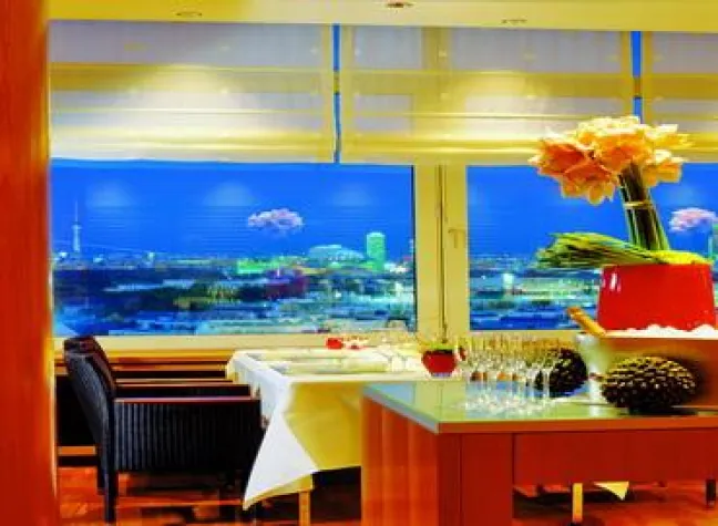 Bild: Schlemmen auf der Seine – Luxus unter Lüstern – Tafeln über Berlin