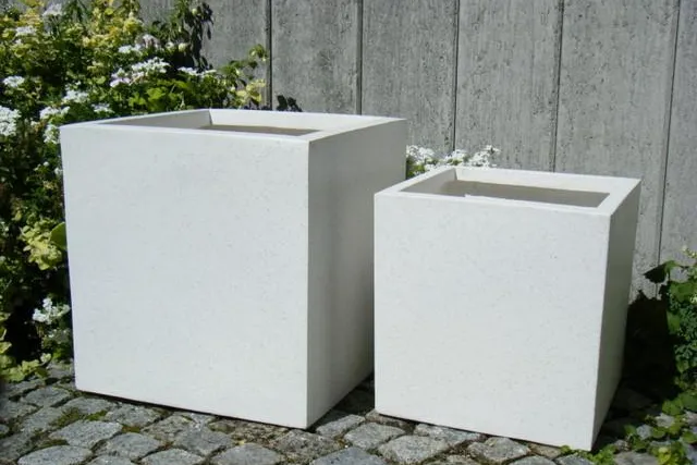 Besser als Zink: Pflanzkübel und Blumenkübel aus Fiberglas von Eastwest Bild: Besser als Zink: Pflanzkübel und Blumenkübel aus Fiberglas von Eastwest