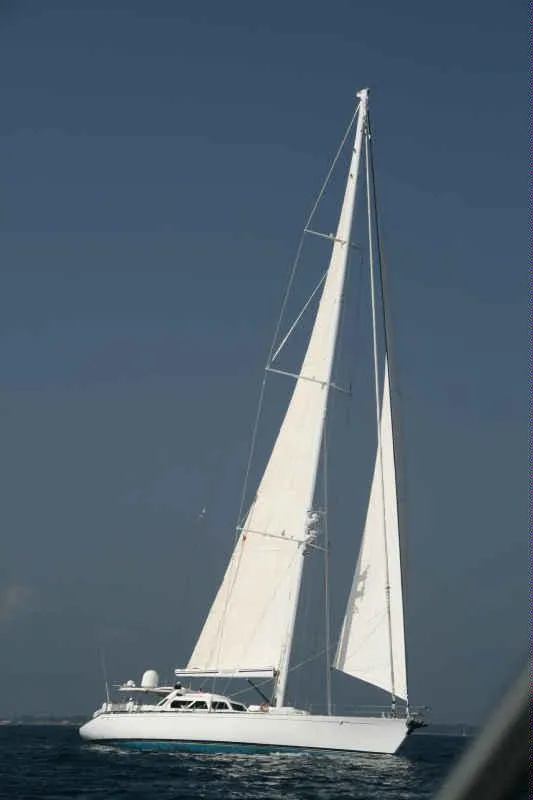 Mega-Segelyacht vor der dalmatinischen Küste