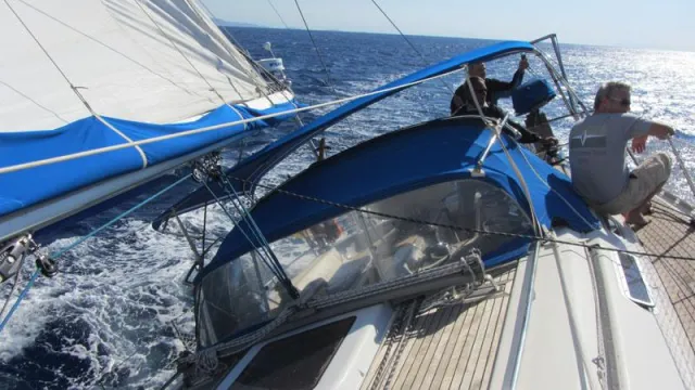 Bild: Mit Skippertraining in die neue Segelsaison