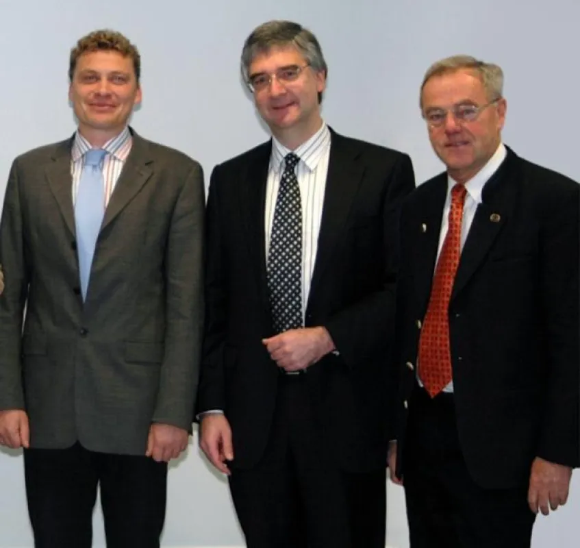 Prof. Dr. med. Martin Fleck, Prof. Dr. med. Joachim Grifka, Prof. Dr. med. Reiner Bartl (v.l.)