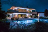 Bild: Architektur & Wellness: Luxus-Wohnen in ruhevoller Harmonie durch Minimalismus