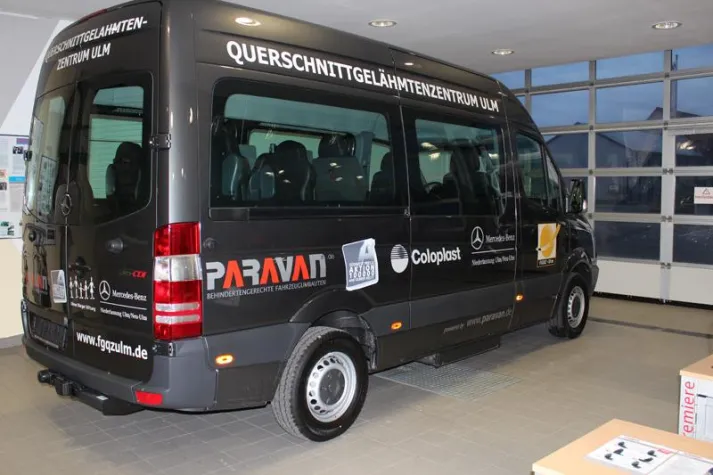 Paravan übergibt neues Behindertentransportfahrzeug an Ulmer Querschnittgelähmtenzentrum Bild: Paravan übergibt neues Behindertentransportfahrzeug an Ulmer Querschnittgelähmtenzentrum