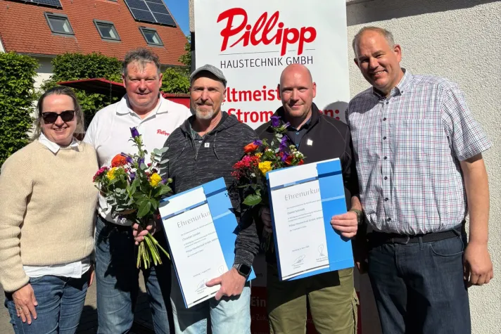 Bild: Pillipp Haustechnik: Zwei Handwerksmeister für 25 Jahre Betriebszugehörigkeit geehrt