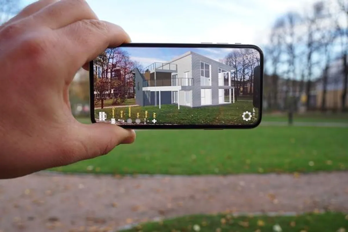 Copyright: Pointmedia. Mit Holopipe kann man das Modell in der realen Umgebung zeigen.