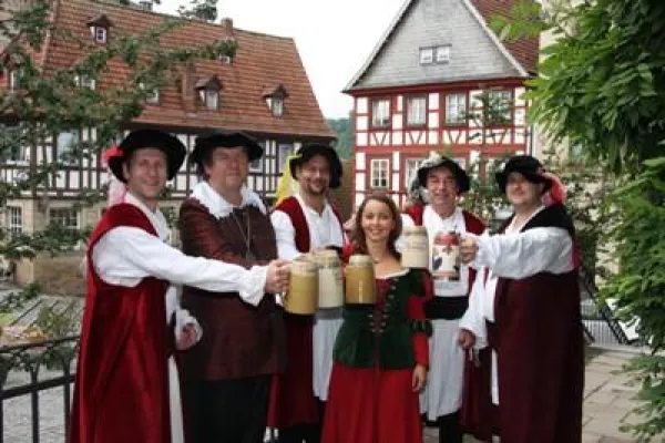 Bild: Ein Jahr nach der Bierrevolution - Im oberfränkischen Kronach sind Biertrinker auch nach der Zeche glücklich