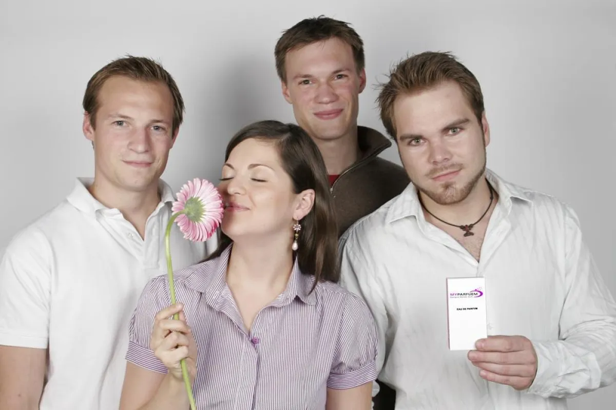 v.l.n.r. Yannis, Viktoria, Matti, Patrick vom MyParfuem Team