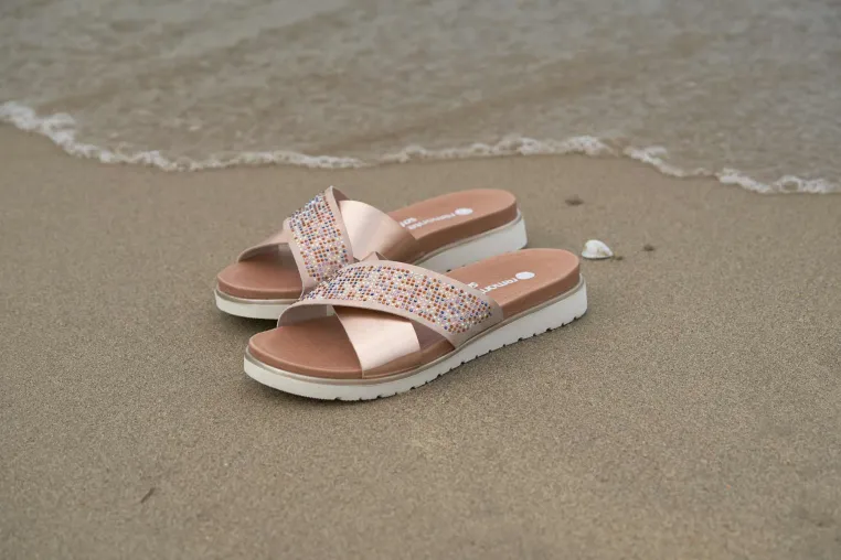 Bild: Sandalen in Übergrößen für die anspruchsvolle Frau