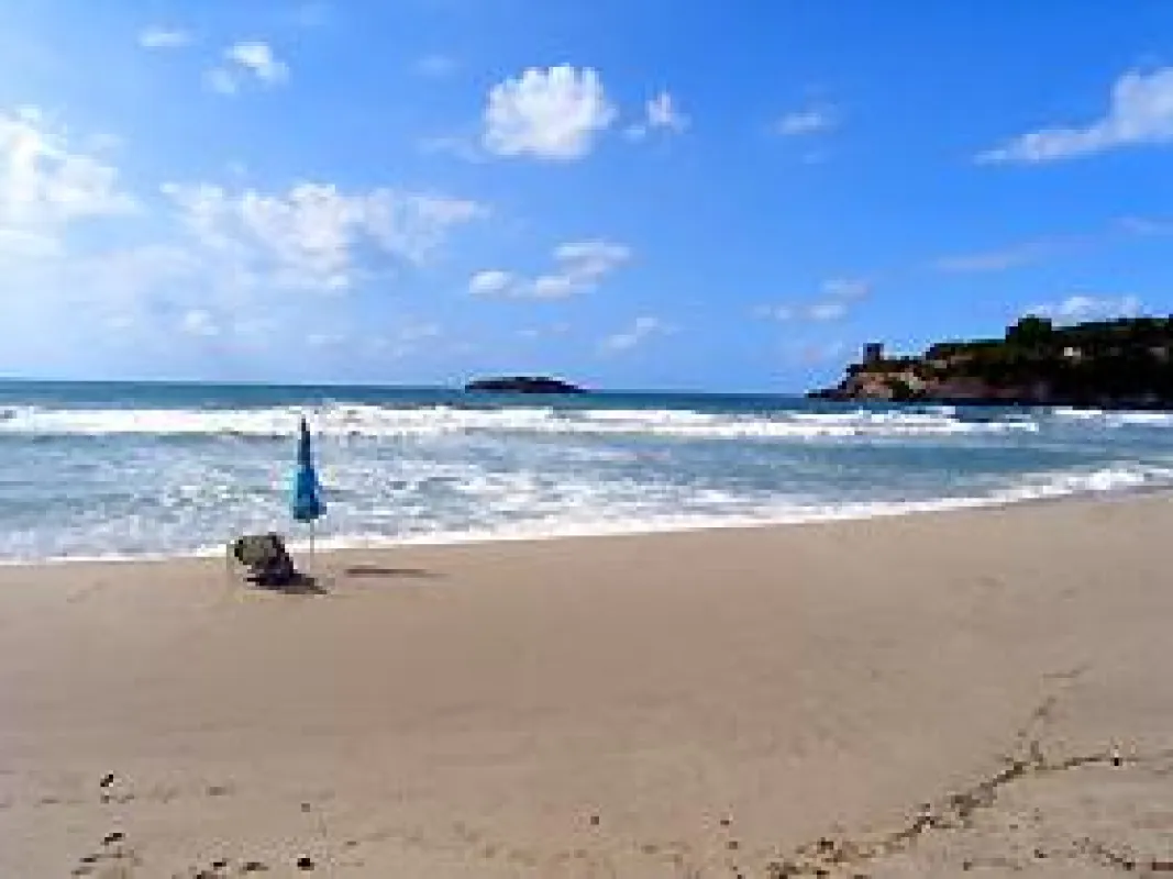 Der herrlich weite Calanca-Sandstrand von Marina di Camerota