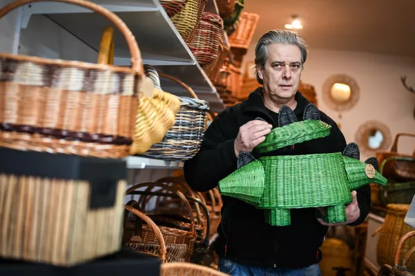 Bild: Der Korbmacher schließt seine Werkstatt Auf der Landwehr,43 in Bochum und eröffnet neu in Hattingen (Welper)