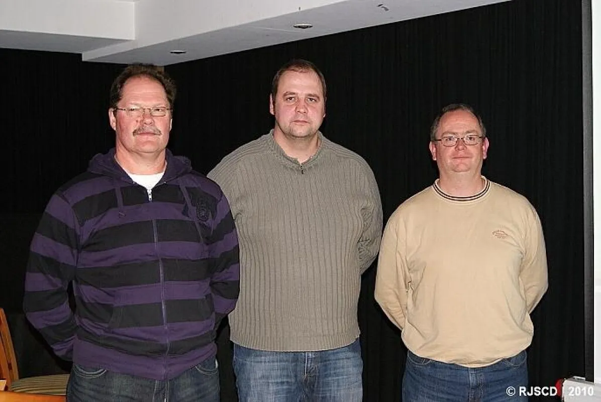 Foto: Der alte und neue Vorstand des AFC Paderborn Dolphins - v.l.n.r.: Mario Michael Frede (2. Vors.), Klaus Hecker (1. Vors.), R