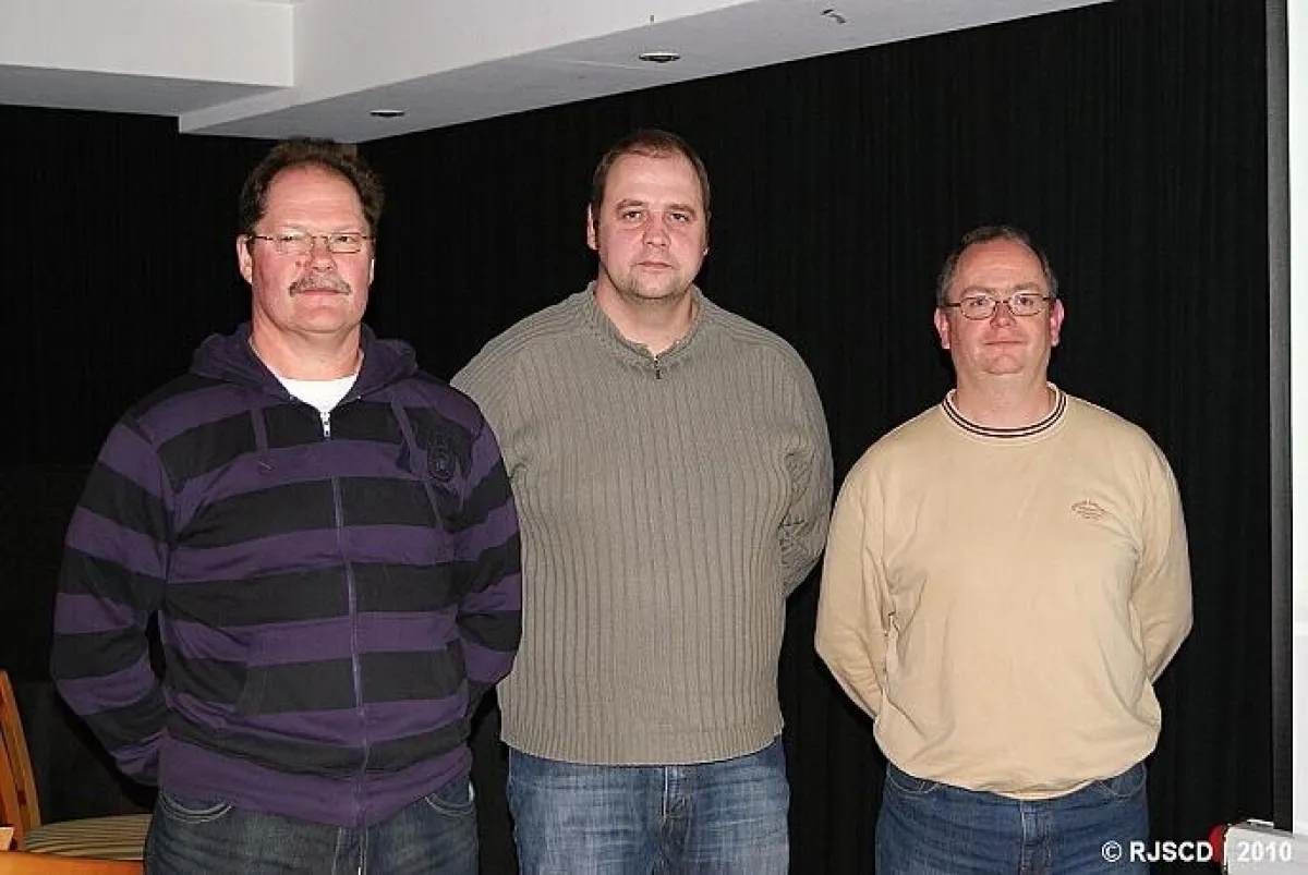 Foto: Der alte und neue Vorstand des AFC Paderborn Dolphins - v.l.n.r.: Mario Michael Frede (2. Vors.), Klaus Hecker (1. Vors.), R