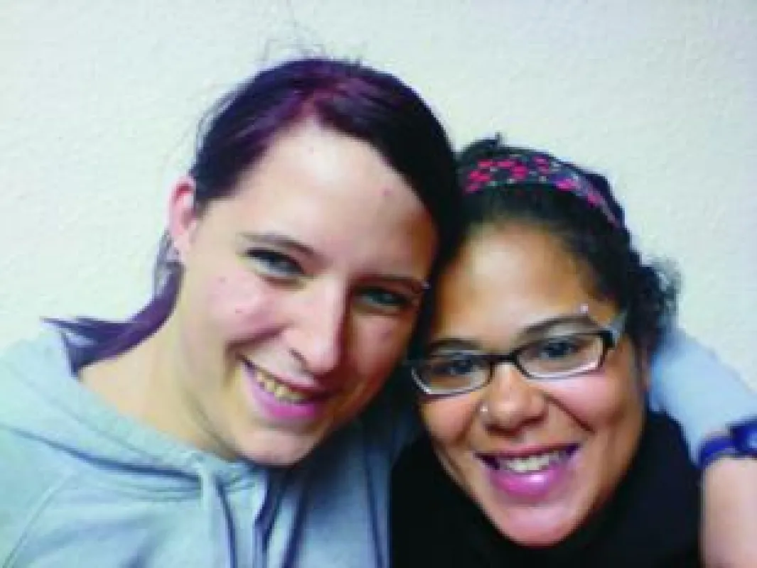 Beispiele für jugendliches Engagement im Jugendverband: Linn (21) und Kim (19)