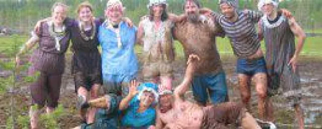 Bild: 3. Deutsche Meisterschaft im Moorfußball: Fast 50 Teams kämpfen im Schlamm um die Krone