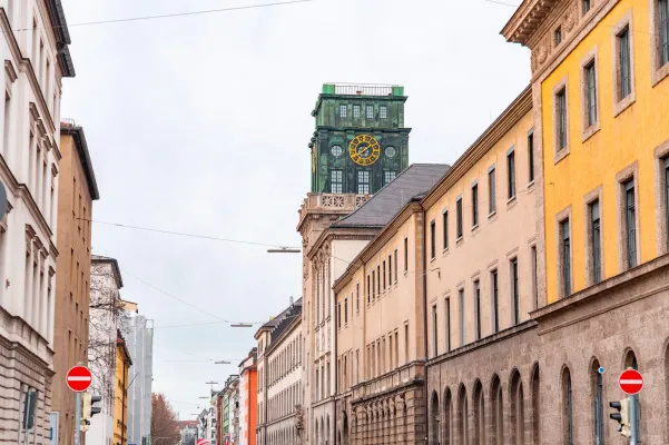 Servus Maxvorstadt – wo München denkt, lebt und ganz nebenbei Höchstpreise schreibt Bild: Servus Maxvorstadt – wo München denkt, lebt und ganz nebenbei Höchstpreise schreibt
