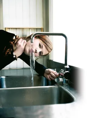 Bild: Sorgenfrei genießen: Trinkwasser aus dem Hahn