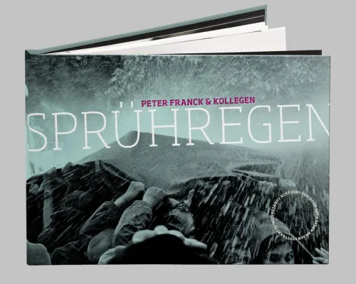 Gelebte Demokratie in Bildern. Ein Fotoband dokumentiert die Bürgerbewegung gegen Stuttgart21 Bild: Gelebte Demokratie in Bildern. Ein Fotoband dokumentiert die Bürgerbewegung gegen Stuttgart21