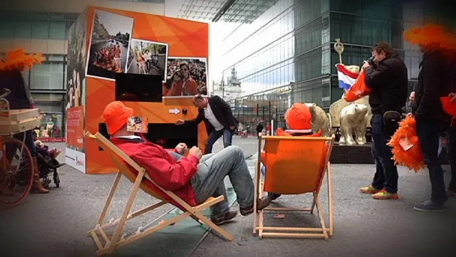 Bild: Auch Berlin ist Oranje: Niederländer feiern den Königinnentag an der Spree