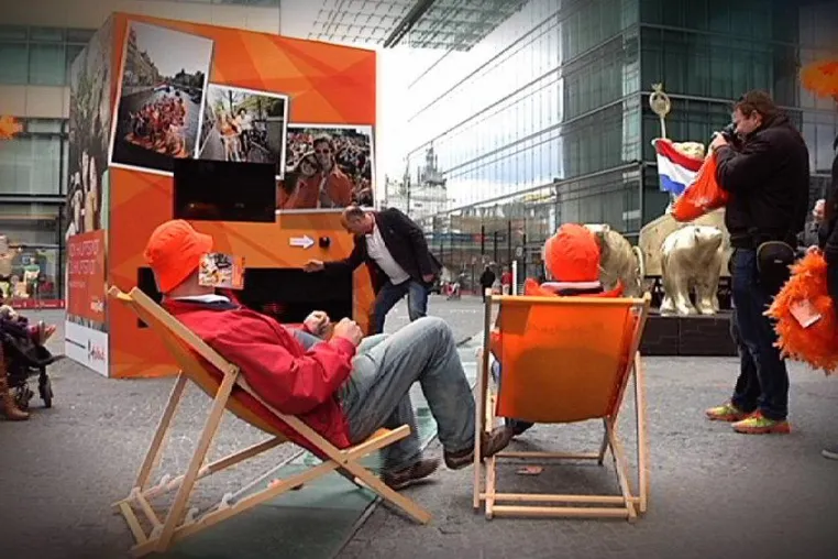 Auch Berlin ist Oranje: Niederländer feiern den Königinnentag an der Spree Bild: Auch Berlin ist Oranje: Niederländer feiern den Königinnentag an der Spree