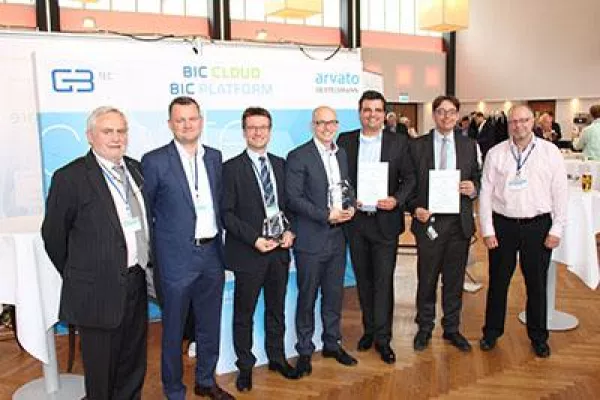 Bild: Arvato Financial Solutions und Arvato Systems erhalten Process Solution Award